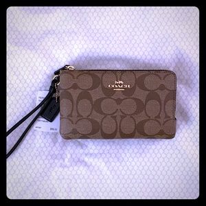 NWT Coach wristlet ✨